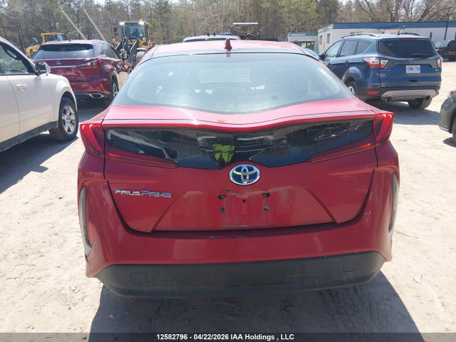 12582796 :رقم المزاد ، JTDKAMFP8N3204598 vin ، 2022 Toyota Prius Prime مزاد بيع