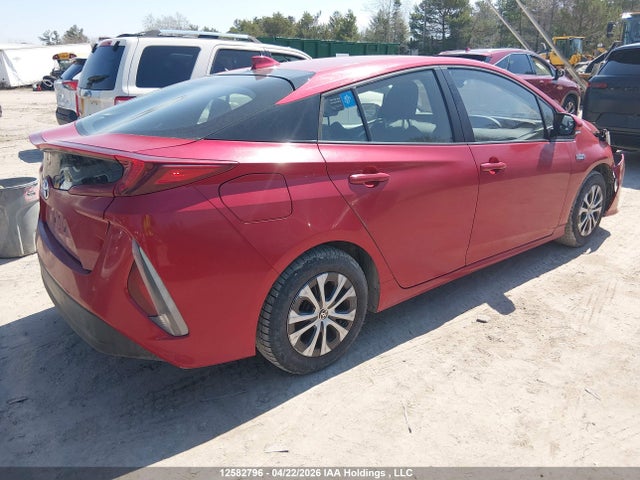 12582796 :رقم المزاد ، JTDKAMFP8N3204598 vin ، 2022 Toyota Prius Prime مزاد بيع
