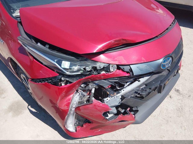 12582796 :رقم المزاد ، JTDKAMFP8N3204598 vin ، 2022 Toyota Prius Prime مزاد بيع