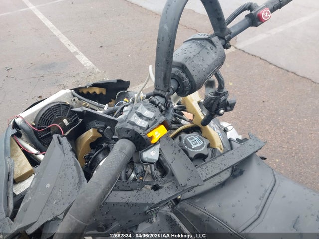 YH2SSRJC8JR000338 Skidoo Skidoo.