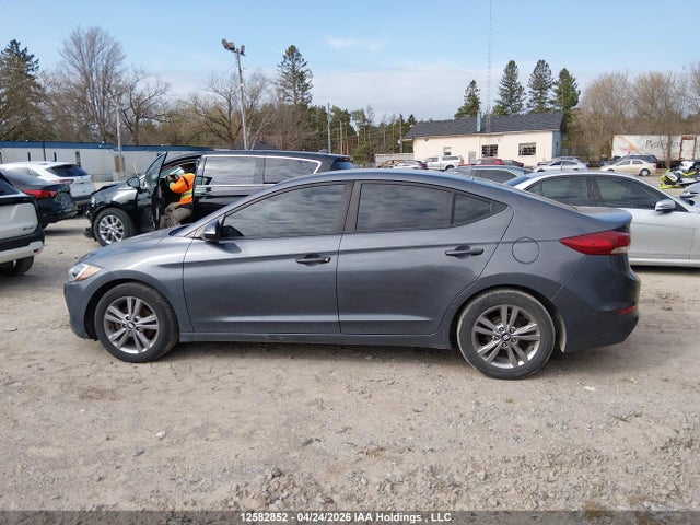 Продажа на аукционе авто 2017 Hyundai Elantra Se/value/limited, vin: KMHD84LFXHU221333, номер лота: 12582852
