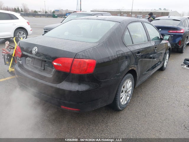 3VWDK7AJ2EM390631 Volkswagen Jetta