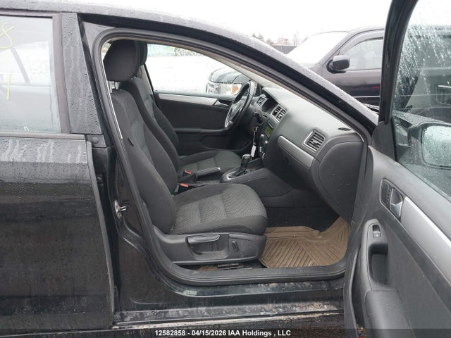 3VWDK7AJ2EM390631 Volkswagen Jetta