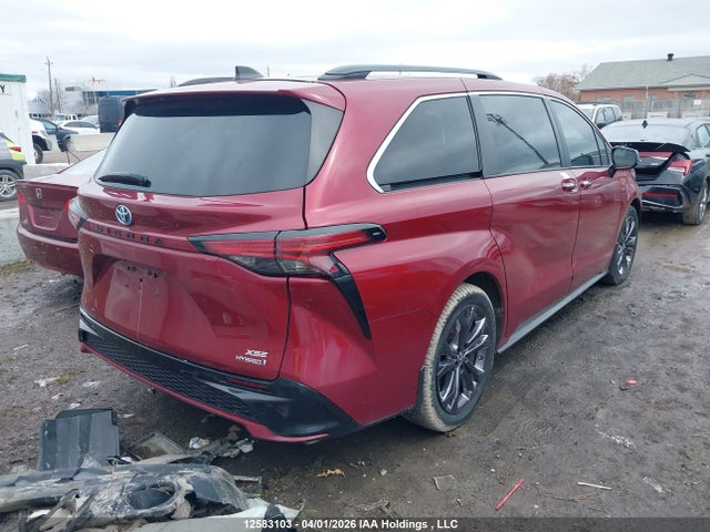 12583103 :رقم المزاد ، 5TDGRKEC1NS088550 vin ، 2022 Toyota Sienna Xse 7-passenger مزاد بيع