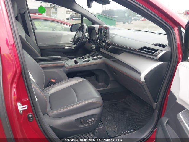 12583103 :رقم المزاد ، 5TDGRKEC1NS088550 vin ، 2022 Toyota Sienna Xse 7-passenger مزاد بيع