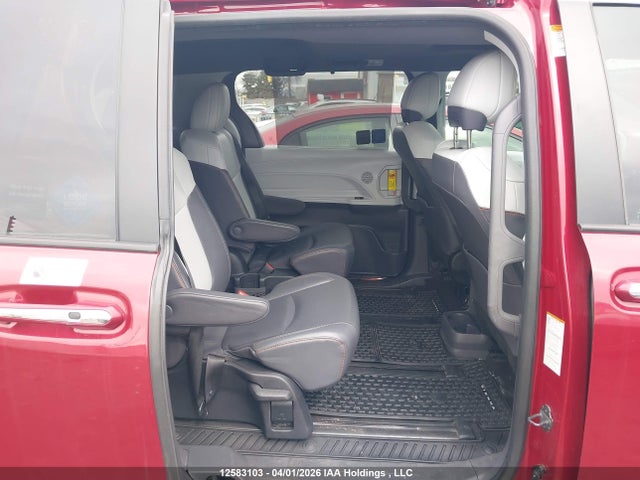 12583103 :رقم المزاد ، 5TDGRKEC1NS088550 vin ، 2022 Toyota Sienna Xse 7-passenger مزاد بيع