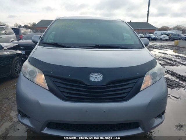 12583105 :رقم المزاد ، 5TDZZ3DC0HS865871 vin ، 2017 Toyota Sienna 7 Passenger مزاد بيع