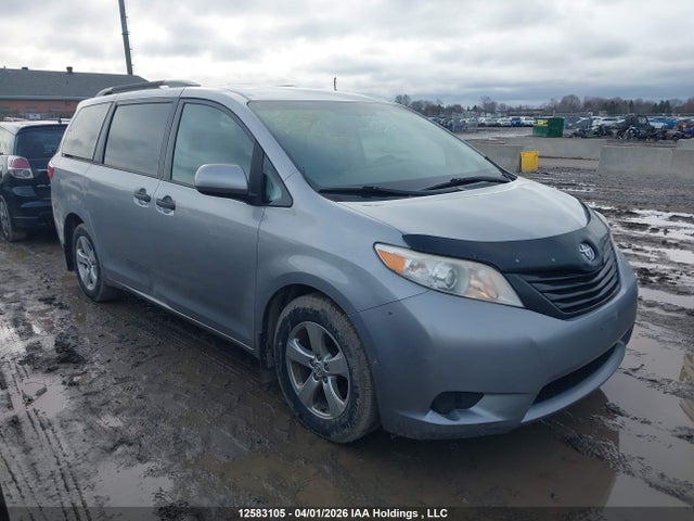12583105 :رقم المزاد ، 5TDZZ3DC0HS865871 vin ، 2017 Toyota Sienna 7 Passenger مزاد بيع
