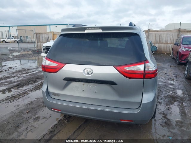 12583105 :رقم المزاد ، 5TDZZ3DC0HS865871 vin ، 2017 Toyota Sienna 7 Passenger مزاد بيع
