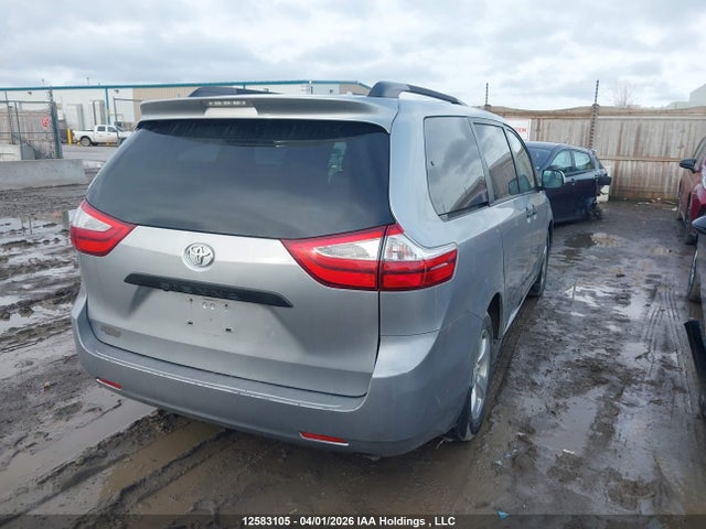 12583105 :رقم المزاد ، 5TDZZ3DC0HS865871 vin ، 2017 Toyota Sienna 7 Passenger مزاد بيع