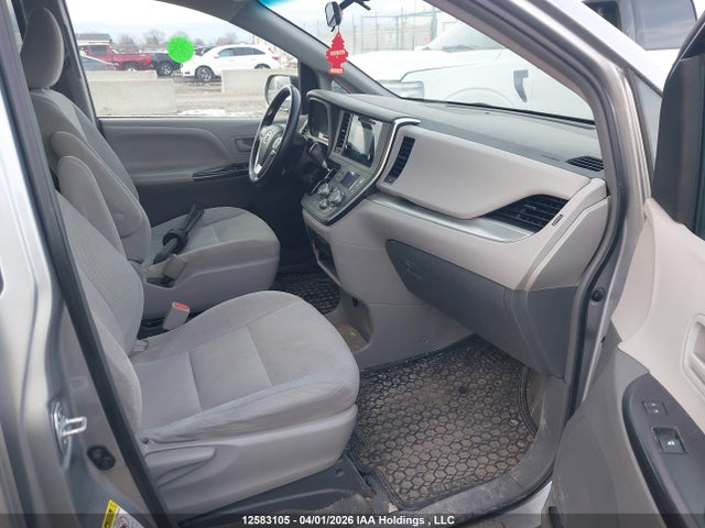 12583105 :رقم المزاد ، 5TDZZ3DC0HS865871 vin ، 2017 Toyota Sienna 7 Passenger مزاد بيع