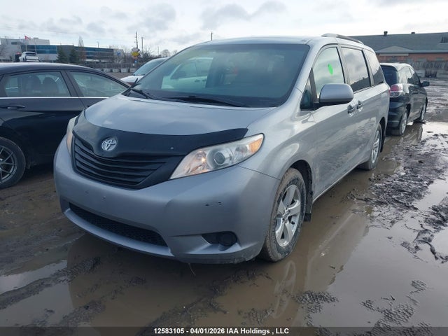 12583105 :رقم المزاد ، 5TDZZ3DC0HS865871 vin ، 2017 Toyota Sienna 7 Passenger مزاد بيع
