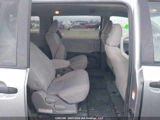 12583105 :رقم المزاد ، 5TDZZ3DC0HS865871 vin ، 2017 Toyota Sienna 7 Passenger مزاد بيع
