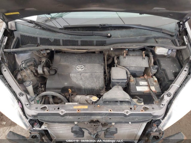 12583119 :رقم المزاد ، 5TDKK3DC0BS058389 vin ، 2011 Toyota Sienna Le مزاد بيع