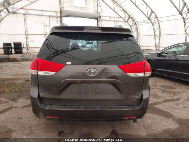 12583119 :رقم المزاد ، 5TDKK3DC0BS058389 vin ، 2011 Toyota Sienna Le مزاد بيع