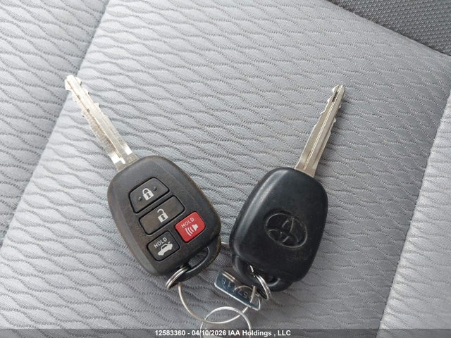 2T1BURHE1GC546260 Toyota COROLLA LE