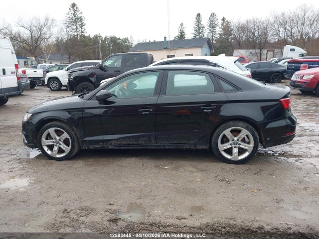 2017 Audi A3 Premium მანქანა იყიდება აუქციონზე, vin: WAUAUGFF7H1043122, აუქციონის ნომერი: 12583445