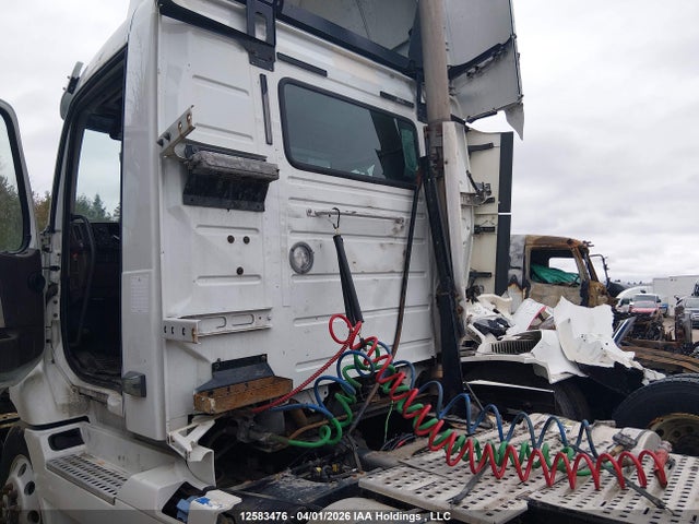 4V4MC9EHXJN885893 Volvo VNM