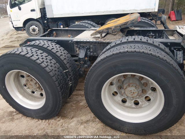 4V4MC9EHXJN885893 Volvo VNM