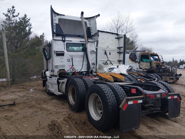 4V4MC9EHXJN885893 Volvo VNM