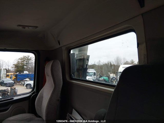 4V4MC9EHXJN885893 Volvo VNM