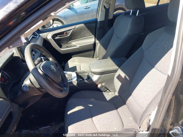 2020 Toyota Rav4 Le მანქანა იყიდება აუქციონზე, vin: 2T3B1RFV0LC135025, აუქციონის ნომერი: 12583588