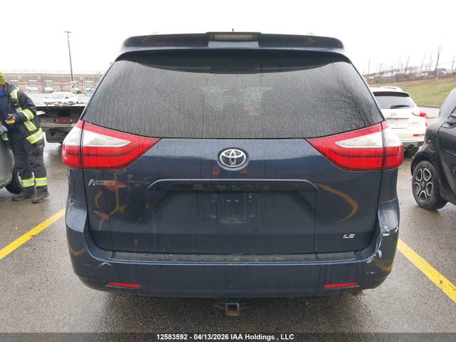 2018 Toyota Sienna Le V6 მანქანა იყიდება აუქციონზე, vin: 5TDKZ3DC3JS934740, აუქციონის ნომერი: 12583592