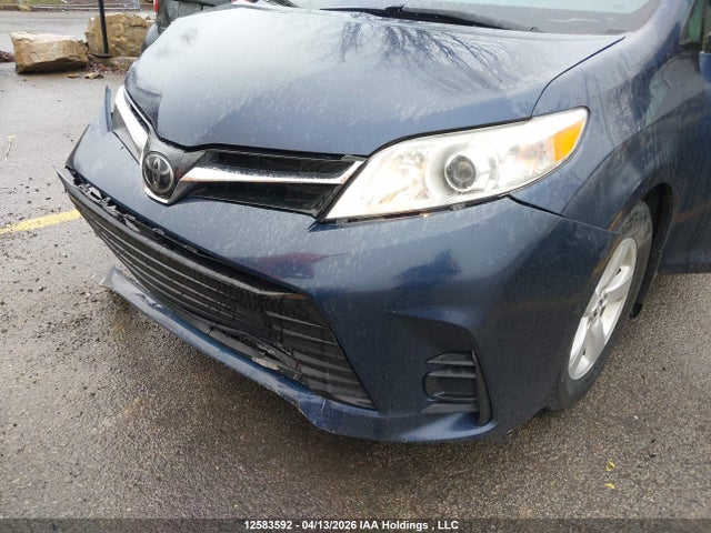 2018 Toyota Sienna Le V6 მანქანა იყიდება აუქციონზე, vin: 5TDKZ3DC3JS934740, აუქციონის ნომერი: 12583592