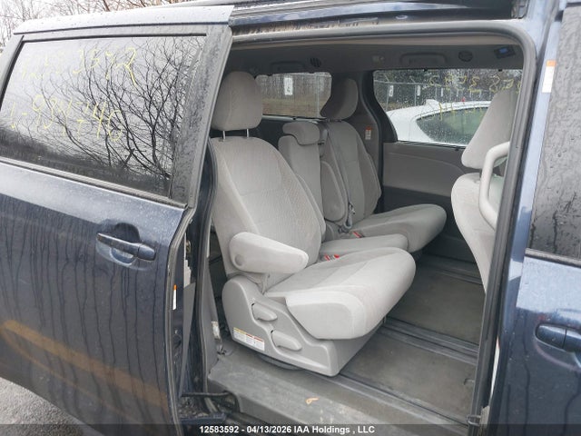 2018 Toyota Sienna Le V6 მანქანა იყიდება აუქციონზე, vin: 5TDKZ3DC3JS934740, აუქციონის ნომერი: 12583592