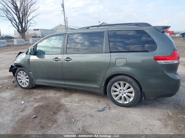 12583608 :رقم المزاد ، 5TDDK3DC9DS058211 vin ، 2013 Toyota Sienna Xle 7 Passenger مزاد بيع