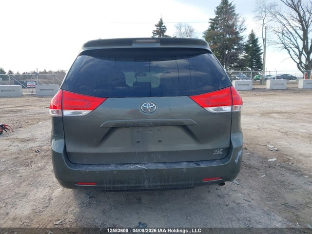 12583608 :رقم المزاد ، 5TDDK3DC9DS058211 vin ، 2013 Toyota Sienna Xle 7 Passenger مزاد بيع