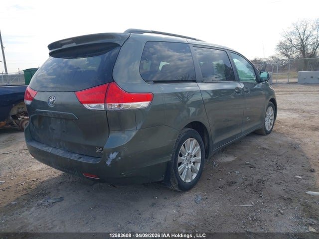 12583608 :رقم المزاد ، 5TDDK3DC9DS058211 vin ، 2013 Toyota Sienna Xle 7 Passenger مزاد بيع
