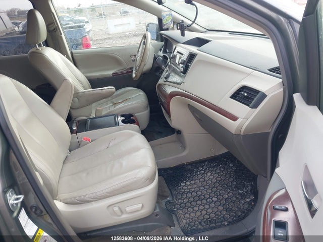12583608 :رقم المزاد ، 5TDDK3DC9DS058211 vin ، 2013 Toyota Sienna Xle 7 Passenger مزاد بيع