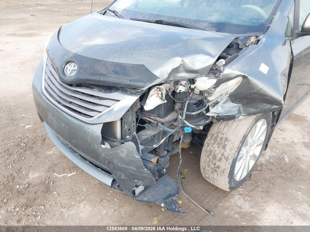 12583608 :رقم المزاد ، 5TDDK3DC9DS058211 vin ، 2013 Toyota Sienna Xle 7 Passenger مزاد بيع