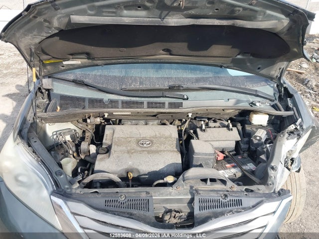 12583608 :رقم المزاد ، 5TDDK3DC9DS058211 vin ، 2013 Toyota Sienna Xle 7 Passenger مزاد بيع