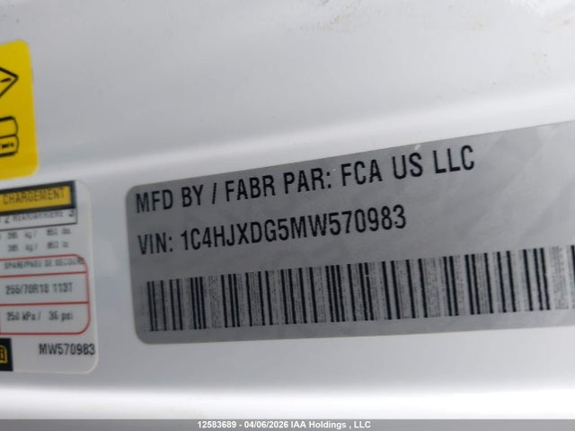 1C4HJXDG5MW570983 Jeep Wrangler Unlimited Sport Altitude