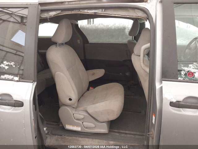 5TDZK3DC3FS548359 Toyota Sienna