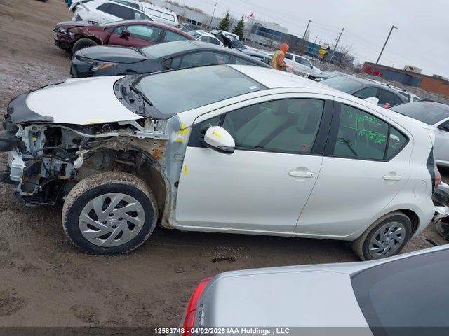 JTDKDTB31G1128516 Toyota Prius C Technology