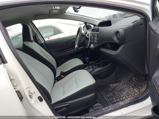 JTDKDTB31G1128516 Toyota Prius C Technology