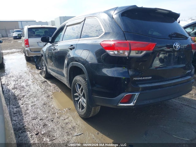 2018 Toyota Highlander Xle მანქანა იყიდება აუქციონზე, vin: 5TDJZRFH7JS550290, აუქციონის ნომერი: 12583790
