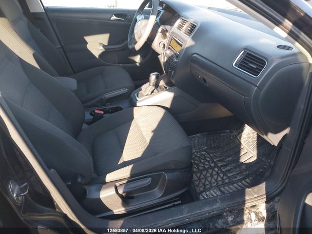 12583857 :رقم المزاد ، 3VWDK7AJXBM364712 vin ، 2011 Volkswagen Jetta مزاد بيع