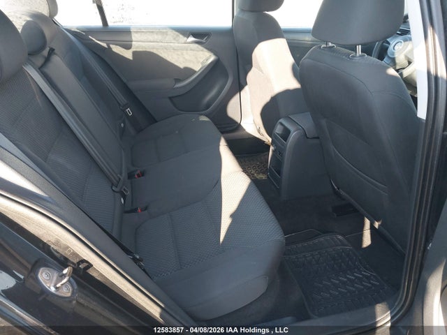 12583857 :رقم المزاد ، 3VWDK7AJXBM364712 vin ، 2011 Volkswagen Jetta مزاد بيع