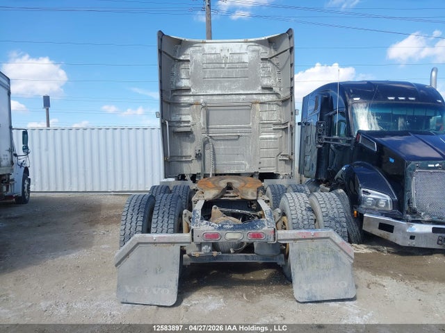 Volvo VNL 2020 4V4NC9EH5LN254640 Image 16