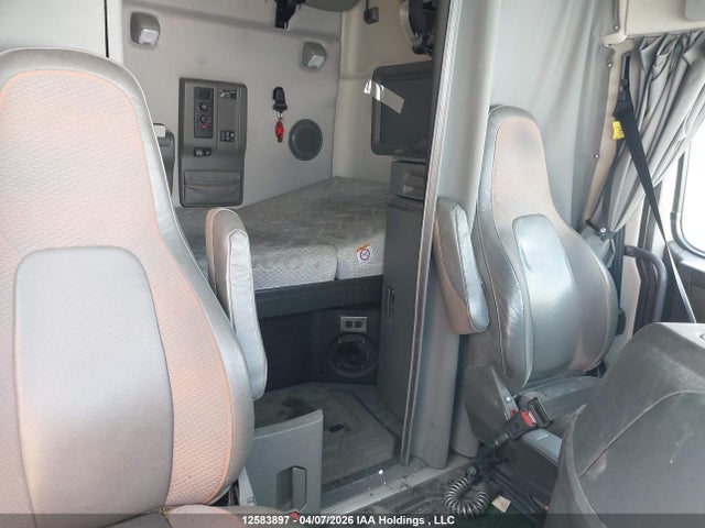 Volvo VNL 2020 4V4NC9EH5LN254640 Image 8