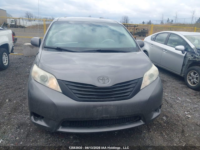 2011 Toyota Sienna მანქანა იყიდება აუქციონზე, vin: 5TDZK3DC3BS107177, აუქციონის ნომერი: 12583930