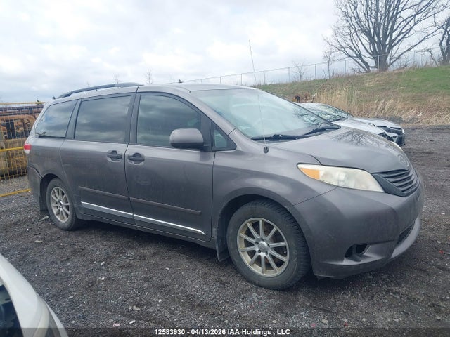 2011 Toyota Sienna მანქანა იყიდება აუქციონზე, vin: 5TDZK3DC3BS107177, აუქციონის ნომერი: 12583930