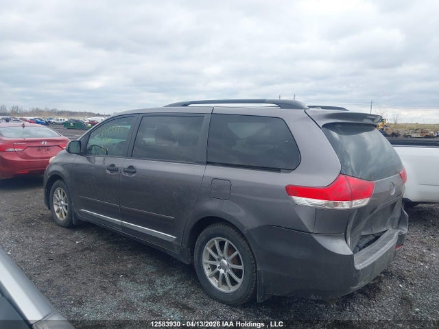 2011 Toyota Sienna მანქანა იყიდება აუქციონზე, vin: 5TDZK3DC3BS107177, აუქციონის ნომერი: 12583930
