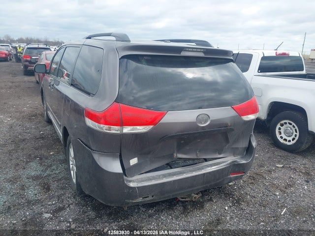 2011 Toyota Sienna მანქანა იყიდება აუქციონზე, vin: 5TDZK3DC3BS107177, აუქციონის ნომერი: 12583930