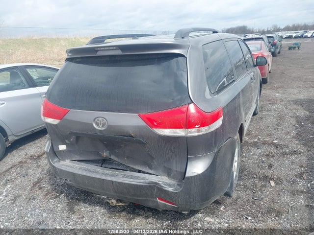 2011 Toyota Sienna მანქანა იყიდება აუქციონზე, vin: 5TDZK3DC3BS107177, აუქციონის ნომერი: 12583930