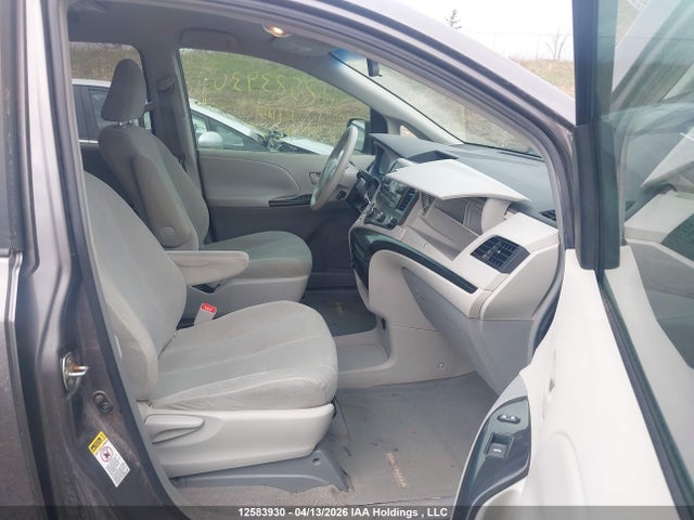 2011 Toyota Sienna მანქანა იყიდება აუქციონზე, vin: 5TDZK3DC3BS107177, აუქციონის ნომერი: 12583930